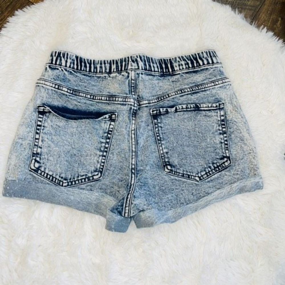 Acid Wash High Rise Shorts - Picture 3 of 3